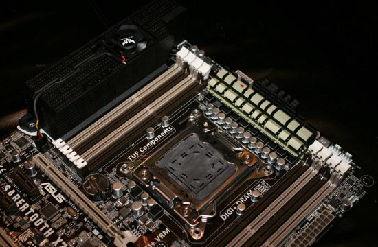 ASUS TUF Series SABERTOOTH X79