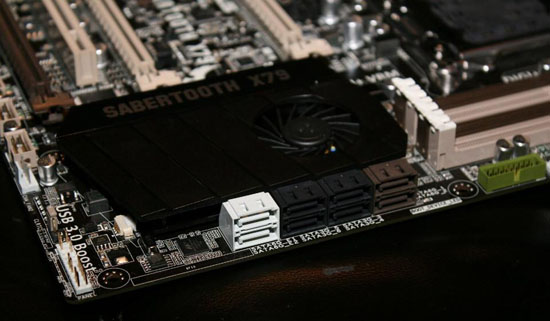 ASUS TUF Series SABERTOOTH X79