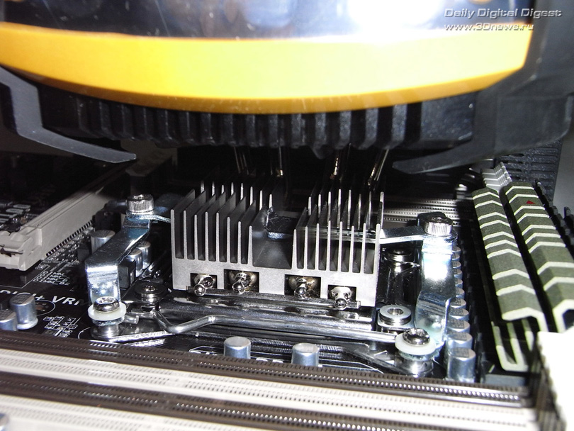 ASUS Sabertooth X79 ����� UFO