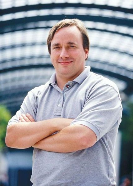 "Unix – для крупнейшей пользовательской базы: в этом вся суть", Торвальдс сообщил Wired. "Он хотел, чтобы я работал в Apple, выполняя задания не связанные с Linux... Я сказал нет ".