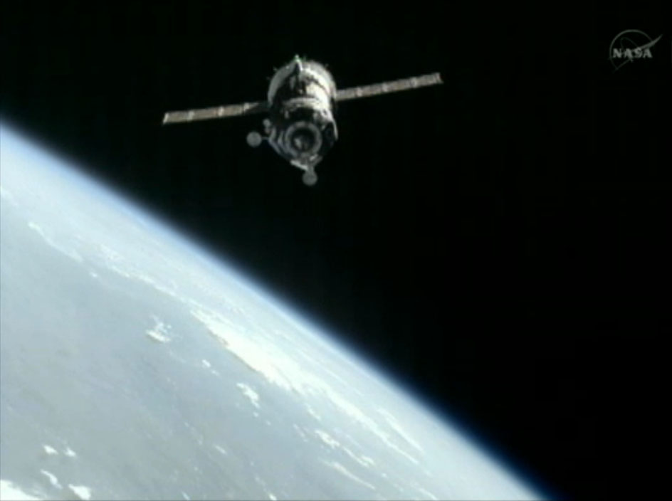 Союз ТМА-05М в момент сближения с МКС
