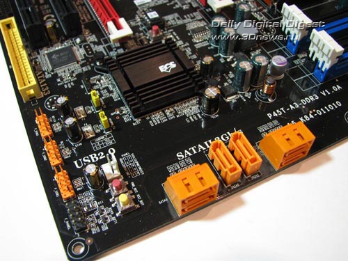 ECS P45T-AD3, угол платы