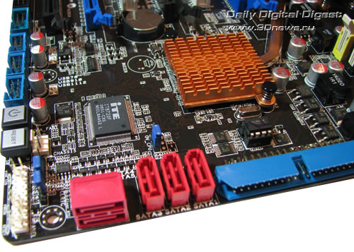 ASUS M4A79 Deluxe угол