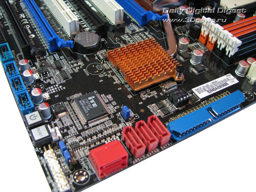 ASUS M4A79T Deluxe угол