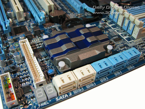 Gigabyte GA-P55-UD6-С угол