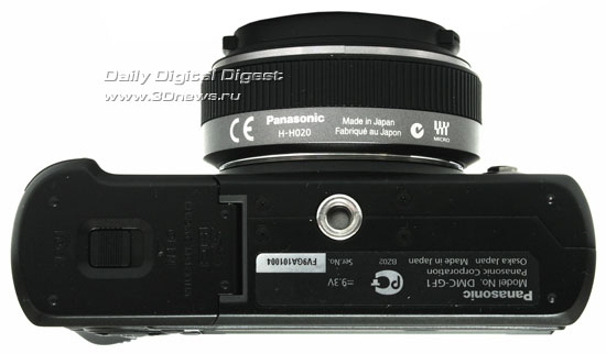 Panasonic LUMIX DMC-GF1. Вид снизу