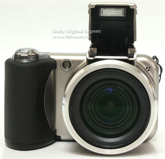 Olympus SP600. Вид спереди