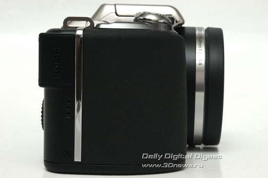 Olympus SP600. Вид справа