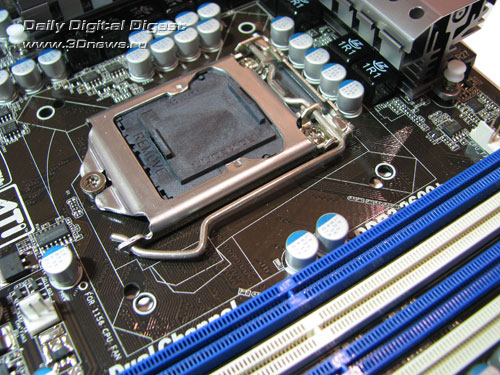 ASRock P55 Deluxe3 сокет