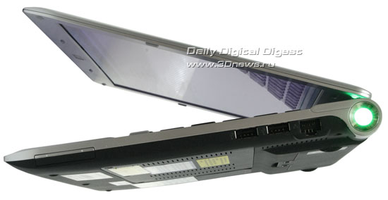 SONY VAIO VPC-Y11M1R/S. Вид справа   SONY VAIO VPC-Y11M1R/S. Вид справа