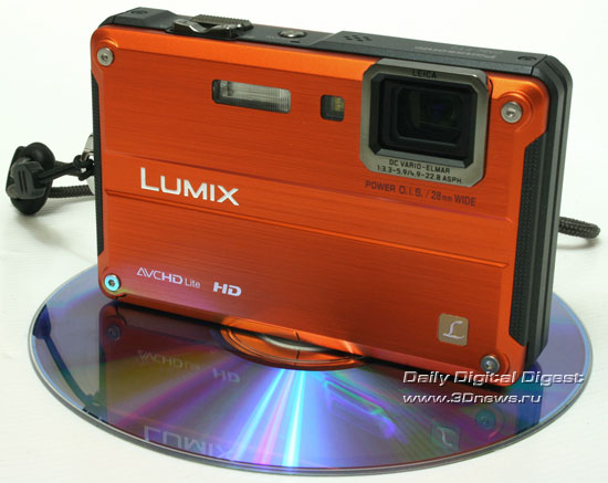  Panasonic LUMIX DMC-FT2. Вид общий. Объектив в широкоугольном положении 