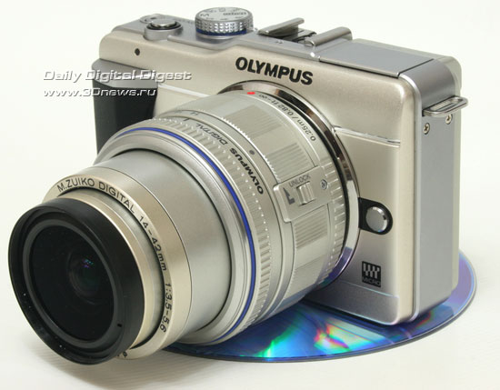  Olympus PEN E-PL1. Вид общий. Объектив в Объектив в широкоугольном положении 