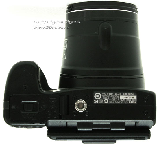 Nikon Coolpix P100. Вид снизу Nikon Coolpix P100. Вид снизу