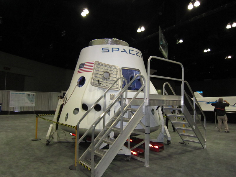 dragon-capsule-model-display.jpg