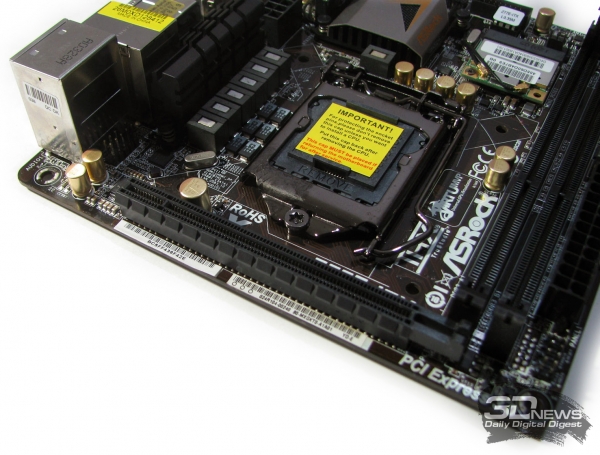  ASRock Z77E-ITX слот 