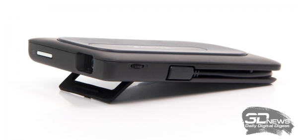 Aiptek A50P — с ножкой-подставкой, вид сбоку