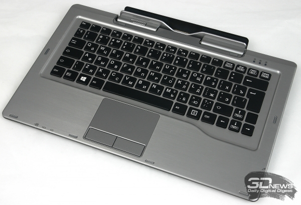  Клавиатура Fujitsu Stylistic Q702, вид в три четверти 