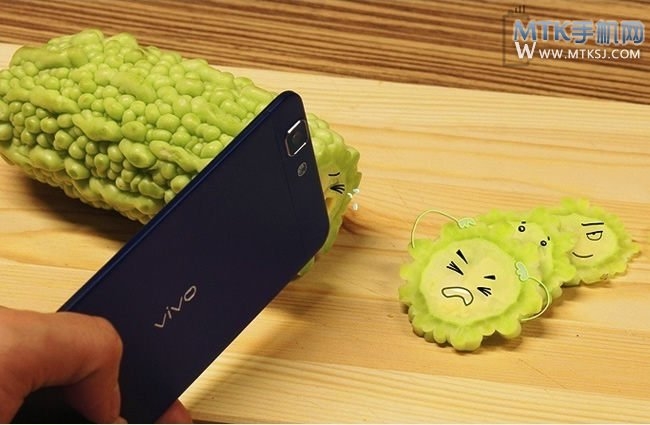 С помощью смартфона Vivo X3 можно резать огурцы и баклажаны