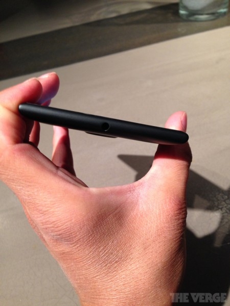 Фаблет Nokia Lumia 1520 сфотографировали рядом с Sony Xperia Z1