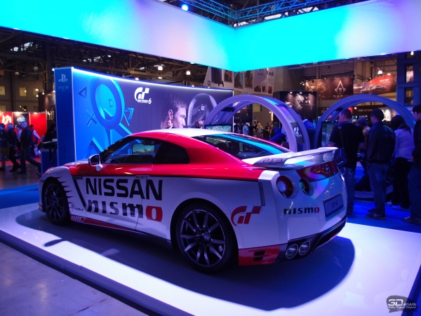  Чтобы показать тесную связь Gran Turismo 6 с настоящим автоспортом, Sony прикатила несколько боевых Nissan GT-R 