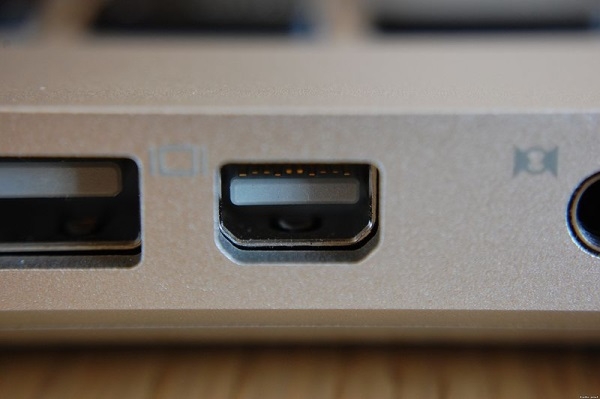 Mini-DisplayPort  Apple MacBook