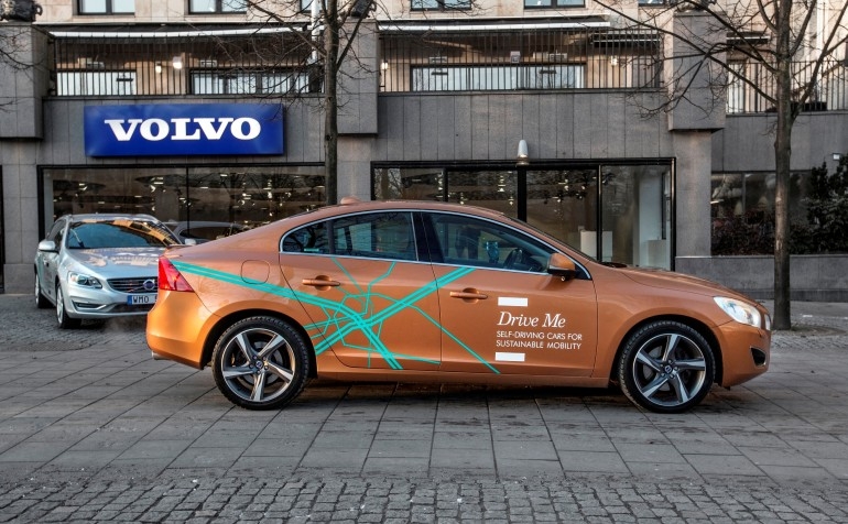 Volvo выпускает на дороги Швеции сотню "беспилотников"