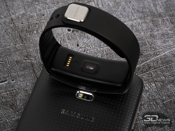  Samsung Galaxy Gear Fit and Galaxy S5: heart rate monitor 