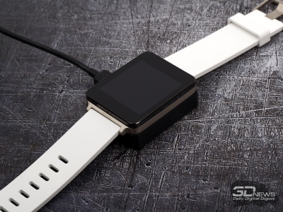  LG G Watch: charging station 