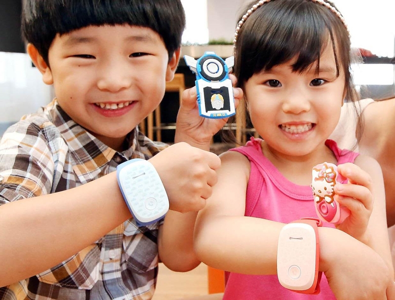 LG выпустила электронный браслет для детей Lg1