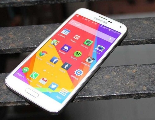  Samsung Galaxy S5 running Android 5 