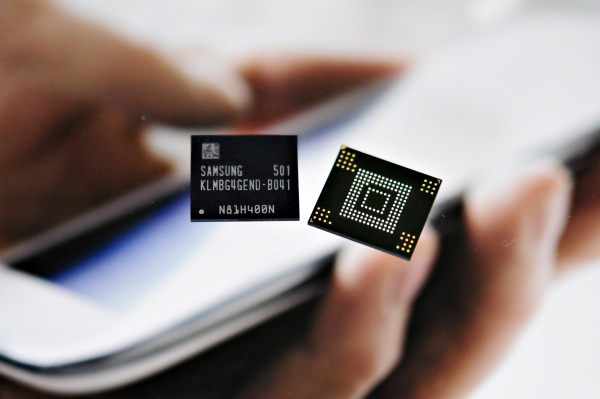 Samsung начала производство памяти, объединившей DRAM и NAND flash в одном корпусе"