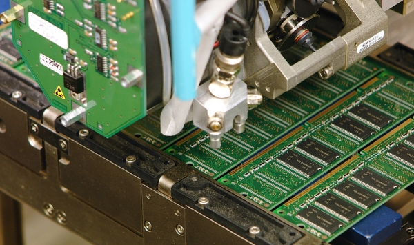 Производство модулей памяти на фабрике Micron