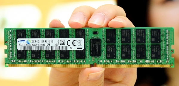 Модуль памяти DDR4 производства Samsung Electronics