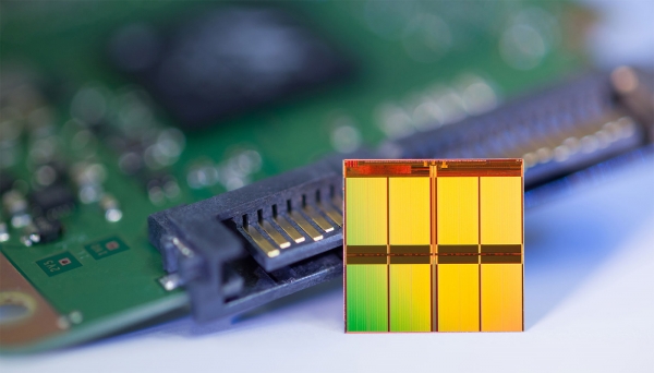 Микросхема NAND флеш-памяти Micron