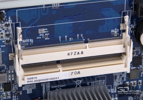  Разъёмы SO-DIMM DDR3 SDRAM на системной плате 