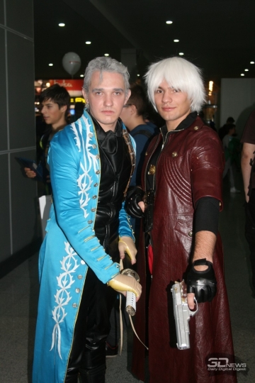 Костюмы хороши, но вот сами ребята на Данте и Вергилия не сильно похожи