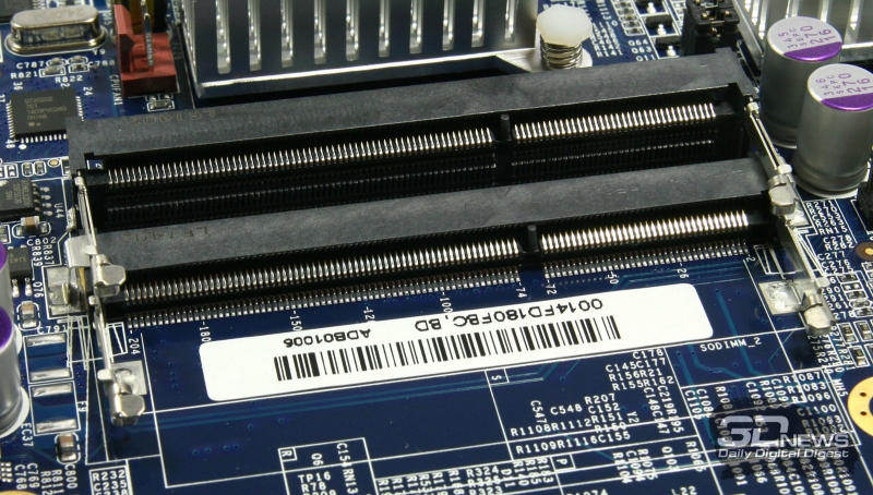 Разъёмы SO-DIMM DDR3 SDRAM на системной плате