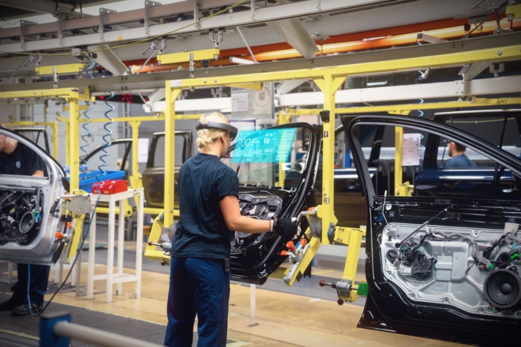 Volvo расскажет о своих автомобилях при помощи очков Microsoft HoloLens"