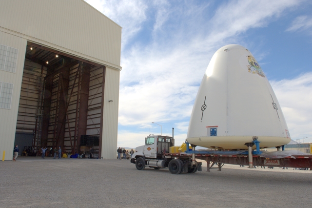  Прототип (Goddard) везут на запуск. Фото Blue Origin 