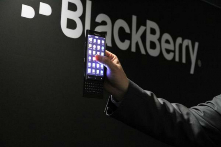 Полиции Нидерландов удалось взломать почту BlackBerry