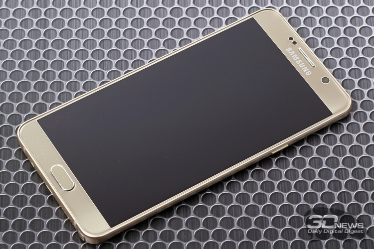 В 2016 году Samsung снова сократит поставки телефонов