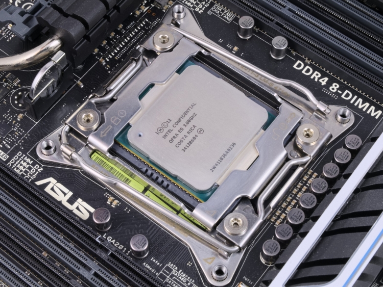 Процессор Intel Core i7 в форм-факторе LGA2011-3