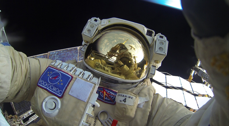 Российские космонавты впервые в 2016 году вышли в космос