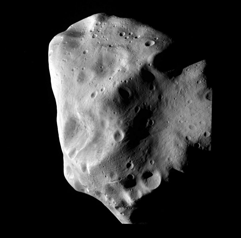 Изображение астероида Лютеция, сделанное зондом Rosetta