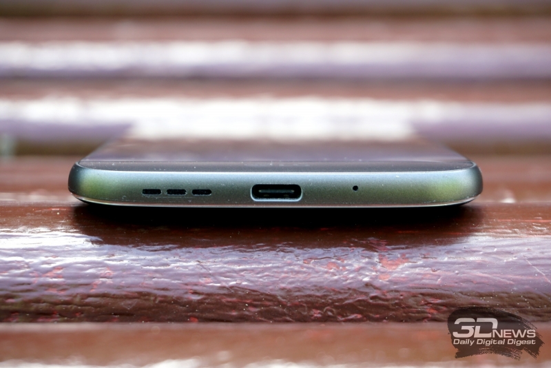  LG G5 se, нижняя грань: разговорный микрофон, динамик, порт USB Type-C 
