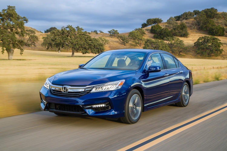 Стартовали продажи обновлённого седана Honda Accord Hybrid"