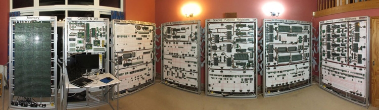 Megaprocessor собран в гостиной дачного домика Ньюмана в Кембридже