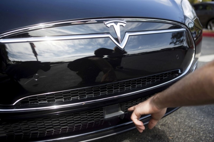 Tesla выпустит новую версию системы Autopilot