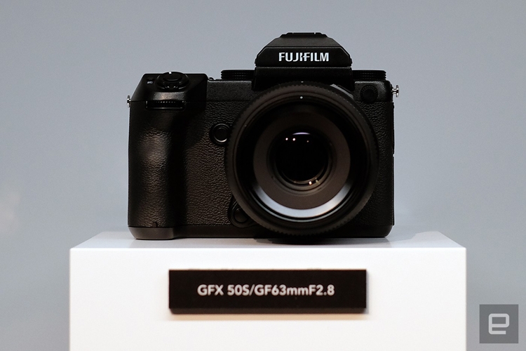 Fujifilm GFX 50S: среднеформатный беззеркальный фотоаппарат с 51,4-Мп сенсором"