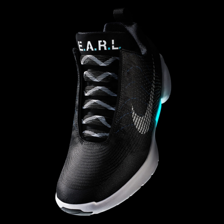 Самозашнуровывающиеся кроссовки Nike поступят в продажу 28 ноября"